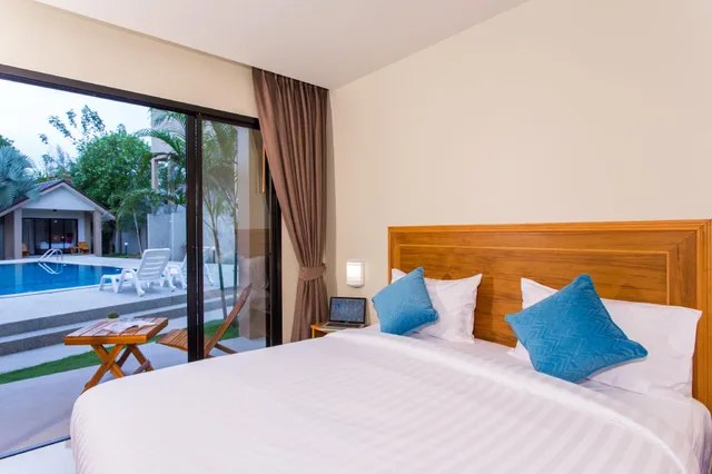 غرفة ديلوكس بسرير كينج، Light Khao Lak Resort 2/3