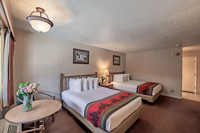 غرفة قياسية بسريرين كوين، Antler Inn 1/3