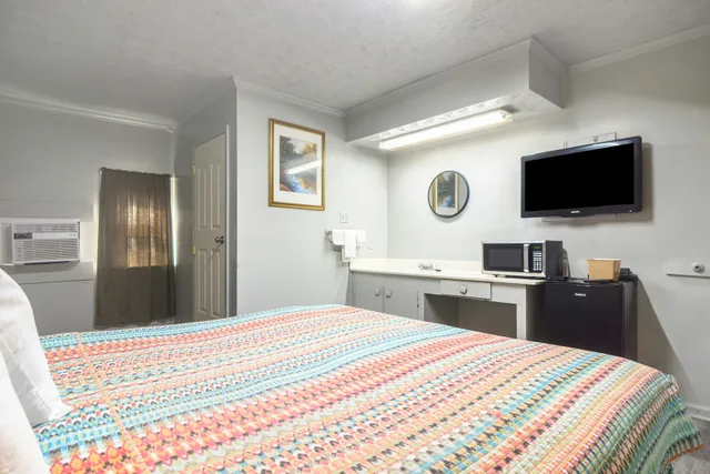 غرفة بسرير كوين لغير المدخنين، Colony Inn By OYO Columbus US-280 2/4