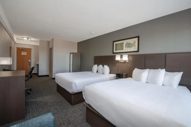 Coast, Superior, 2 Queen Beds, Top Floor، Coast Lethbridge Hotel and Conference Centre 8/10