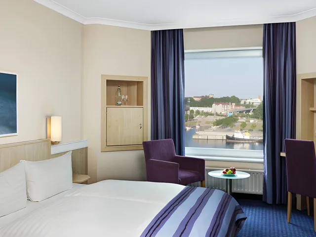 Business, Plus, Double Bed, City View, InterCityHotel Kiel 1/1