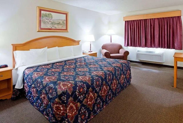 غرفة ديلوكس بسرير كينج، Americinn By Wyndham Silver City 1/6