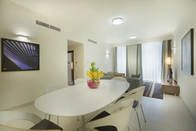 غرفة بسريرين مزدوجين بغرفتي نوم، Aparthotel Adagio Abu Dhabi Al Bustan 3/10