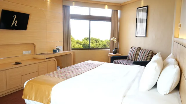 Executive, Suite, Horison Ultima Makassar 1/3