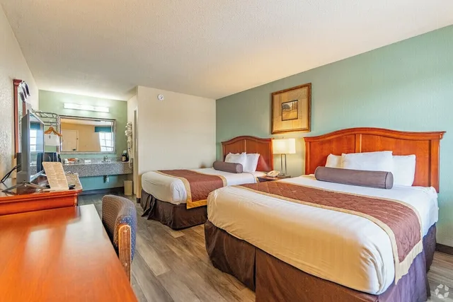 Standard, Single, 2 Queen Beds، Key West Inn Tunica 1/4