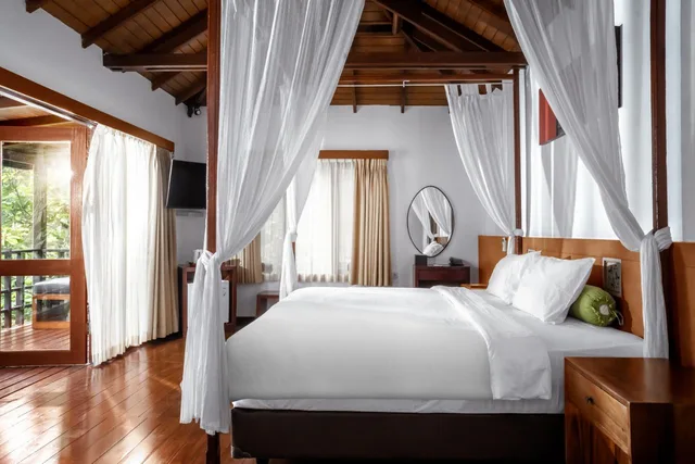 كوخ بسرير مزدوج، Green Forest Resort & Wedding Bandung 1/2