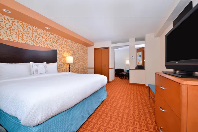 جناح بسرير كينج مع أريكة لذوي الإعاقة، Fairfield Inn Suites Asheboro 2/5