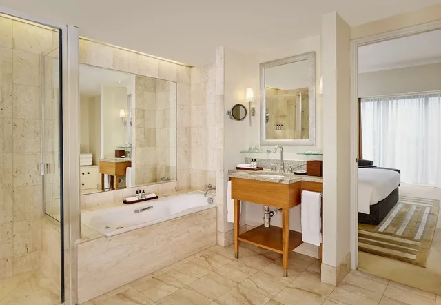 Executive, Suite, King Bed, Club Lounge Access, Hyatt Regency Birmingham 3/3