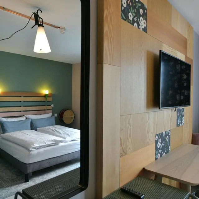 غرفة بسرير مزدوج مع أريكة، Hotel BIRGIT Berlin Mitte 3/10