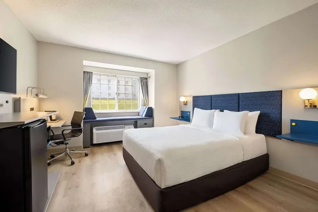 غرفة قياسية بسرير كوين لذوي الإعاقة، Microtel Inn & Suites by Wyndham New Ulm 2/7