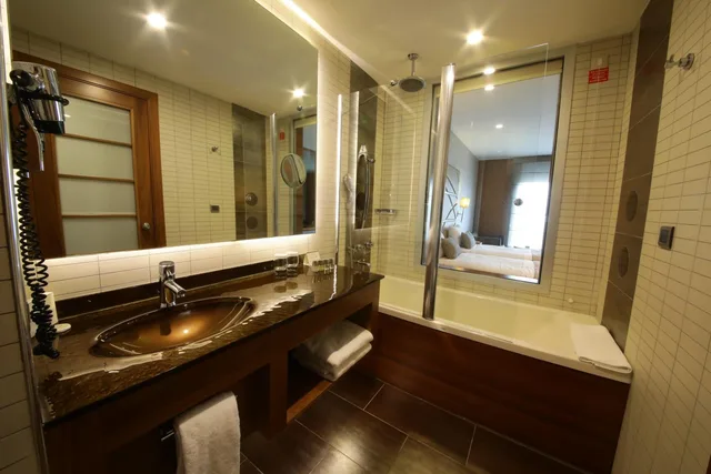 Connecting, Superior, Double Bed, Land View، Cevahir Hotel Istanbul Asia 7/8