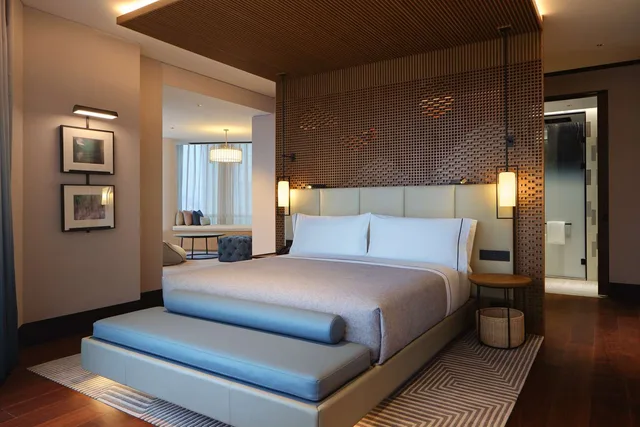 جناح ديلوكس بسرير كينج بإطلالة على البحيرة، Canopy By Hilton Hangzhou Jinsha Lake 1/3