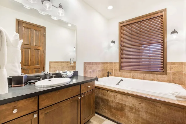 جناح بسريرين كينج وسريرين كوين بـ4 غرف نوم، Bluegreen Vacations Big Bear Village, an Ascend Collection Resort 7/8