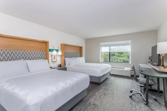 غرفة قياسية بسريرين كوين، Holiday Inn Columbus an IHG Hotel (ex. Comfort Inn and Suites) 1/2