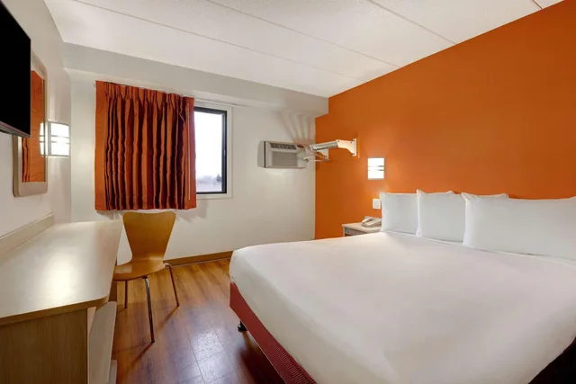 غرفة بسرير كوين، Motel6 Lakeville, MN - South - Lakeville 7/10
