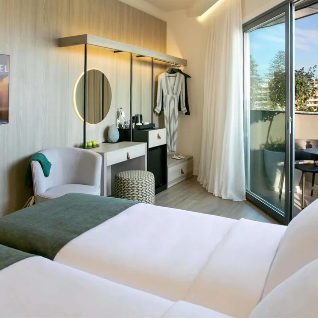 Classic, Single Bed, Convertible Double Bed, Balcony، Mercure Larnaca Finikoudes Beach 5/9