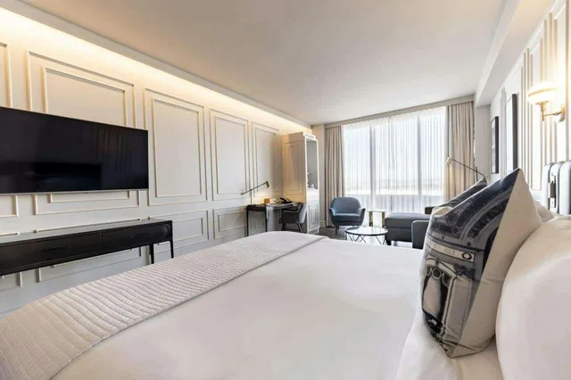 غرفة بسرير كينج مع أريكة، L Hotel Du Capitole 4/7