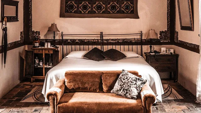 Junior Suite, King Bed, Private Bathroom, Courtyard Area، Hacienda Sepulveda Hotel Spa 6/10
