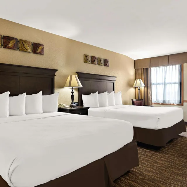 جناح بسرير كوين مع أريكة، Best Western Center Pointe Inn 1/8