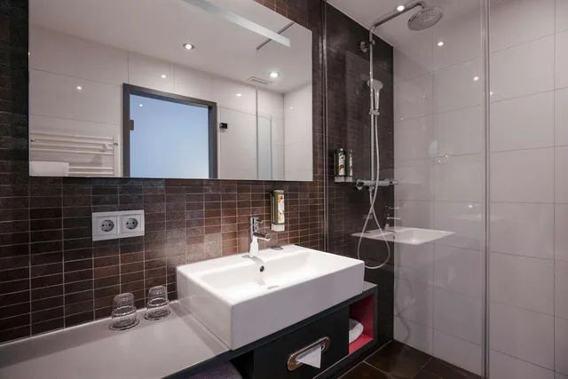 غرفة بريميوم بسرير كوين، Hotel Berlin, Berlin, a member of Radisson Individuals 4/5