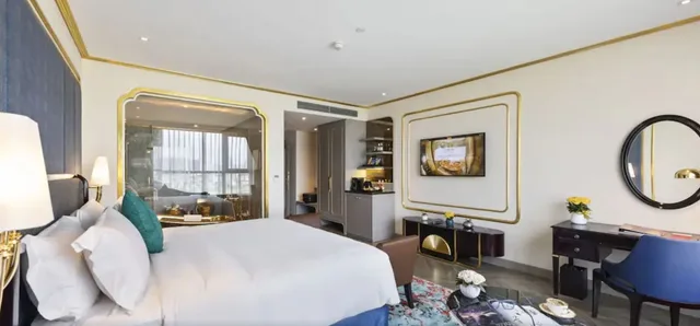 جناح تنفيذي بسرير كينج وسريرين منفصلين بإطلالة على المدينة بغرفتي نوم، Dolce by Wyndham Hanoi Golden Lake 2/3