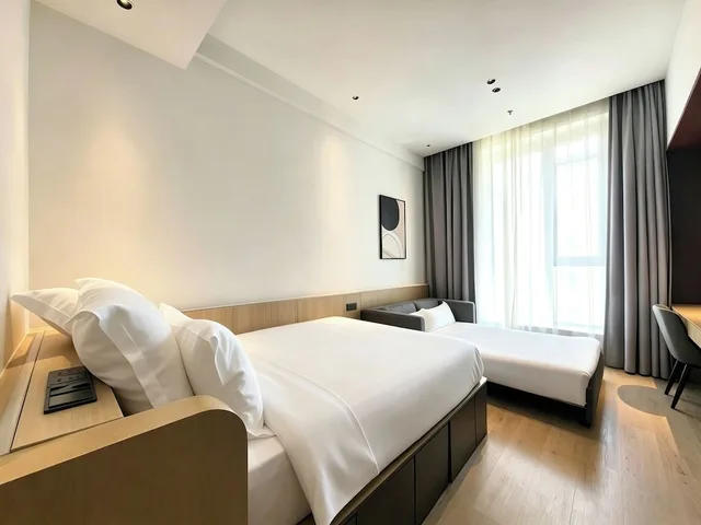 غرفة تنفيذية ثلاثية بسرير كوين مع أريكة، base-Sanlitun Serviced Apartment 5/10