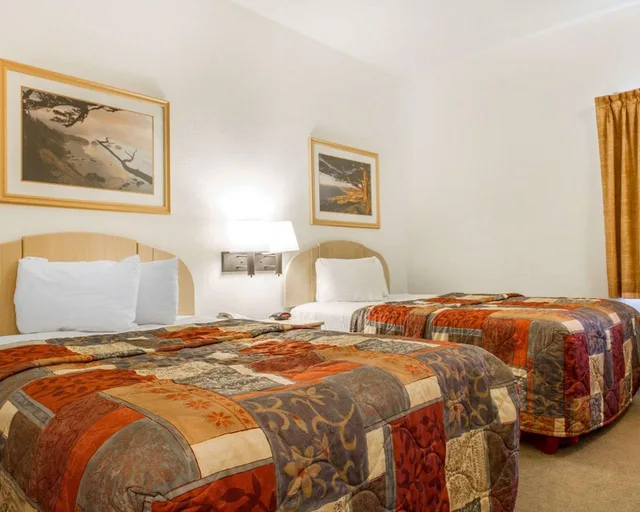 غرفة قياسية بسريرين كوين، Rodeway Inn Watsonville 2/4