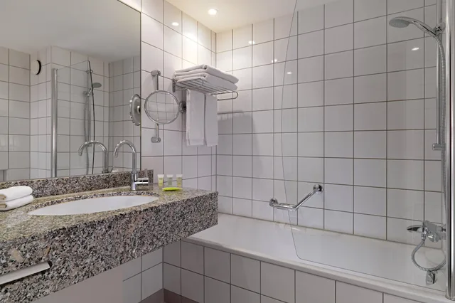 غرفة بسريرين مزدوجين، Courtyard By Marriott Dusseldorf Hafen 3/3