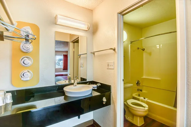 غرفة رباعية، Motel6 Stockton, CA - Charter Way West 9/10