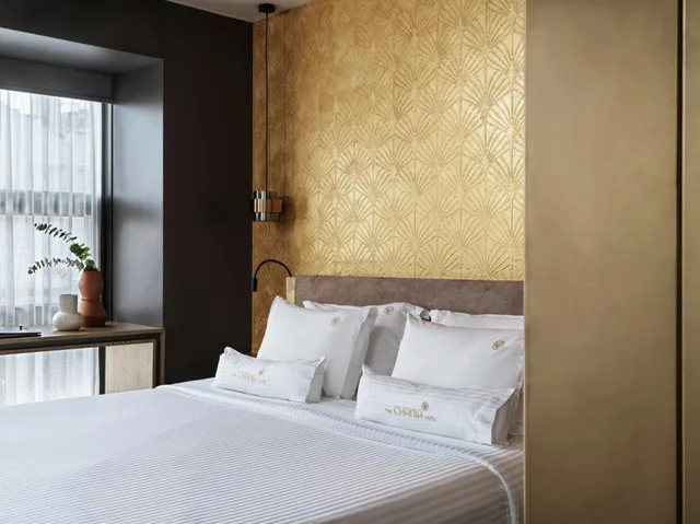 غرفة ديلوكس بسرير كينج بإطلالة على الفناء بشرفة، The Chania Hotel 1/5