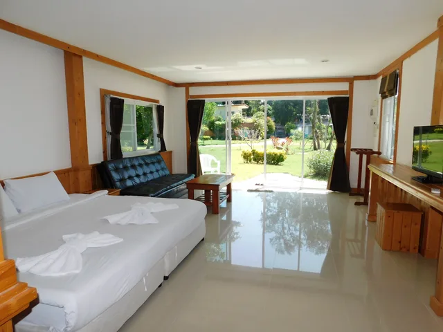Sea Breeze, King Bed, Z-Touch Lipe Island Resort 4/5