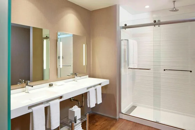 جناح تنفيذي بسرير كينج بغرفة نوم واحدة، AC Hotel Atlanta Buckhead at Phipps Plaza 3/3