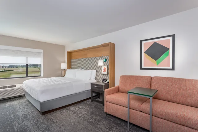 Collection, Classic, King Bed, Sofa، Holiday Inn Columbus an IHG Hotel (ex. Comfort Inn and Suites) 1/2