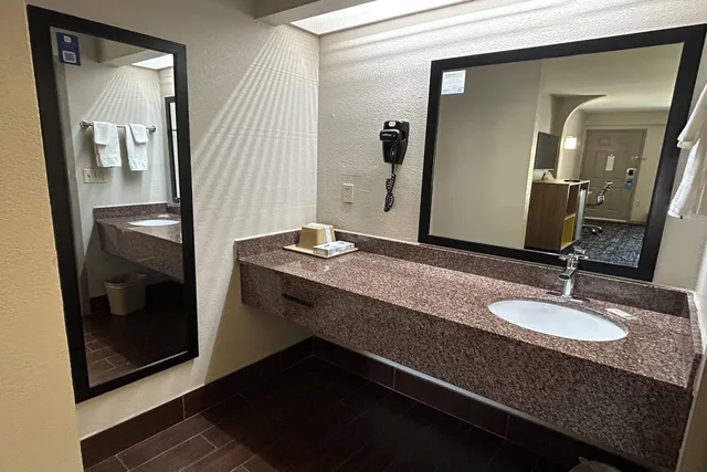 غرفة بسريرين كوين، Days Inn & Suites By Wyndham Stockbridge South Atlanta 3/5