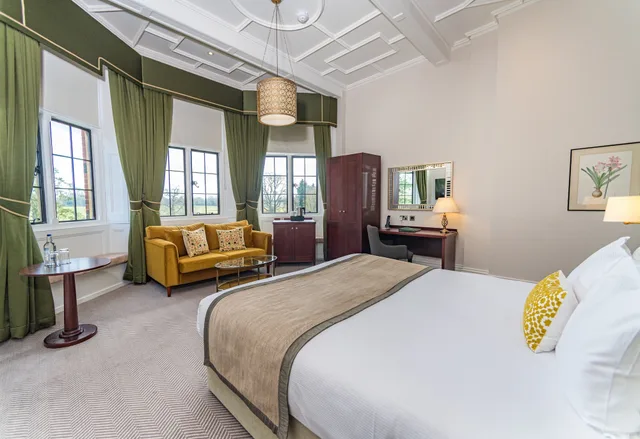 غرفة ديلوكس بسرير كوين، The Elvetham Hotel 2/8