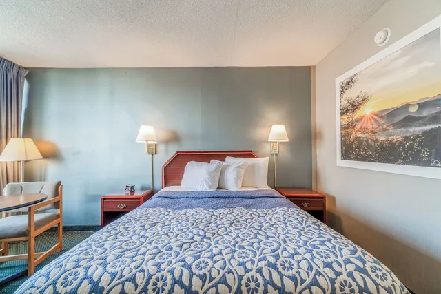 غرفة بسرير كوين للمدخنين، Ozark Junction Inn 2/7