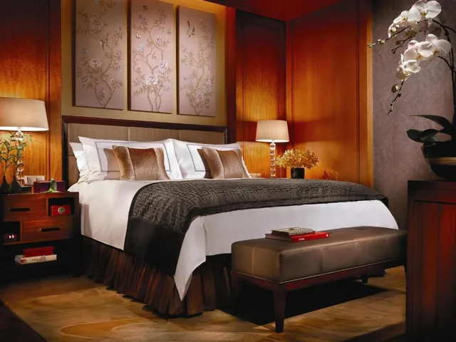 غرفة بسرير مزدوج بإطلالة على الحديقة، Four Seasons Hotel Hangzhou At West Lake 1/3