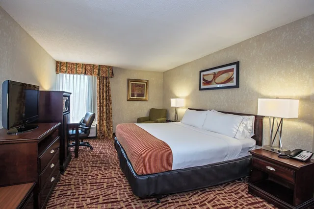غرفة قياسية بسرير كينج، Holiday Inn Express Hotel And Suites Corinth 1/4