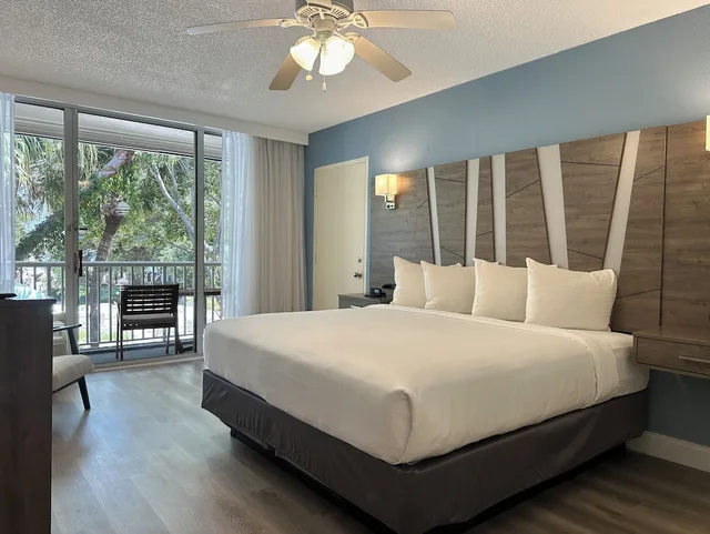 Deluxe King DKNG، SkyBeach Resort 2/4