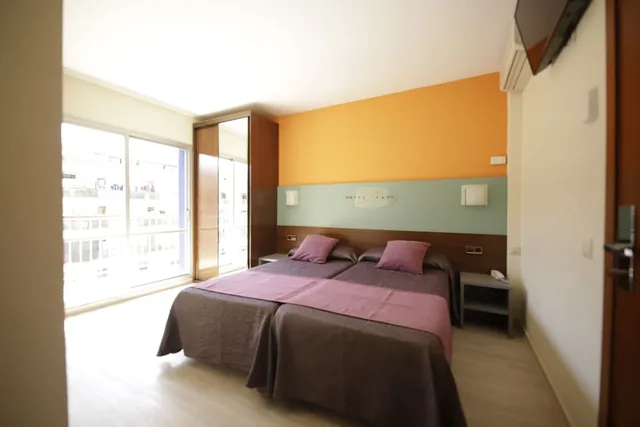 Standard, Single, Queen Bed, Papi Hotel 2/4