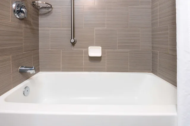 جناح بسرير كينج وسريرين كوين بغرفتي نوم بحوض استحمام لذوي الإعاقة، Homewood Suites By Hilton Boston/Canton Ma 4/5