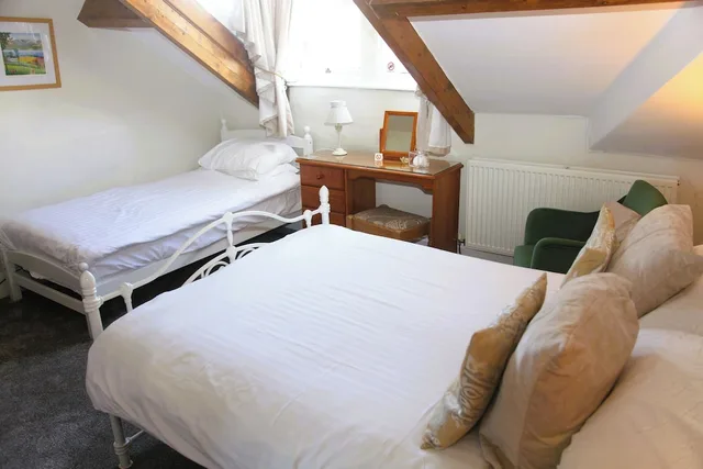 غرفة عائلية بسرير مزدوج وسرير فردي، Kirkwood Guest House 2/5