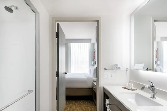 1 Bedroom, Suite, King Bed, Partial Bay View, Sofa، Residence Inn By Marriott San Diego Downtown Bayfront 3/3