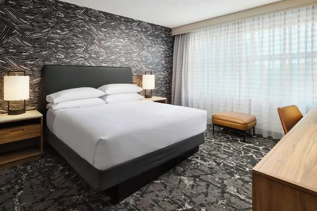 Special, Suite, King Bed، Embassy Suites by Hilton Hampton Convention Center 1/4