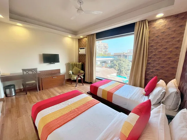 غرفة ديلوكس بسرير مزدوج، The Grand Orion - Kailash Colony 3/10