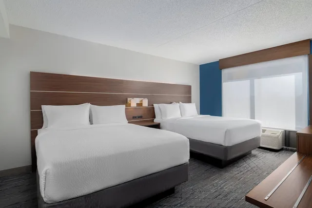 غرفة قياسية بسريرين كوين في طابق منخفض، Holiday Inn Express Hotel Suites Bentonville 2/8