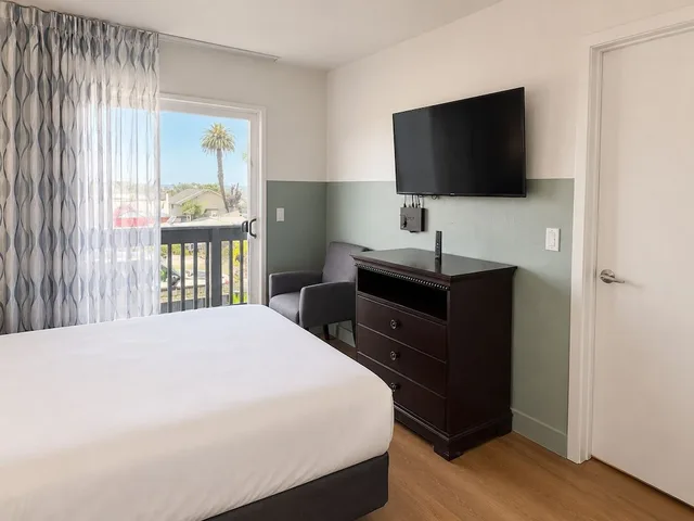 1 Bedroom, Suite, 2 Queen Beds, Balcony, Stargazer Inn And Suites 8/10