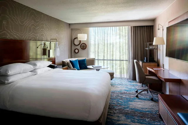 غرفة بسرير كينج، Boston Marriott Newton 2/3