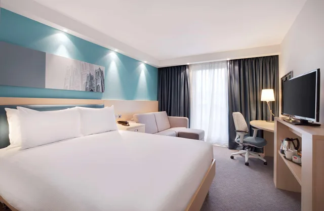 غرفة قياسية بسرير مزدوج، Hampton By Hilton Bristol Airport 1/2