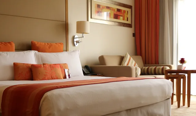Standard, King Bed, Sofa, Balcony, Crowne Plaza Sohar 3/10